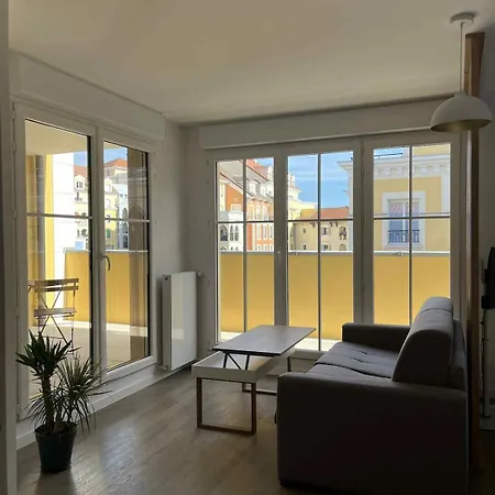 Cozy & Bright With Stunning Views